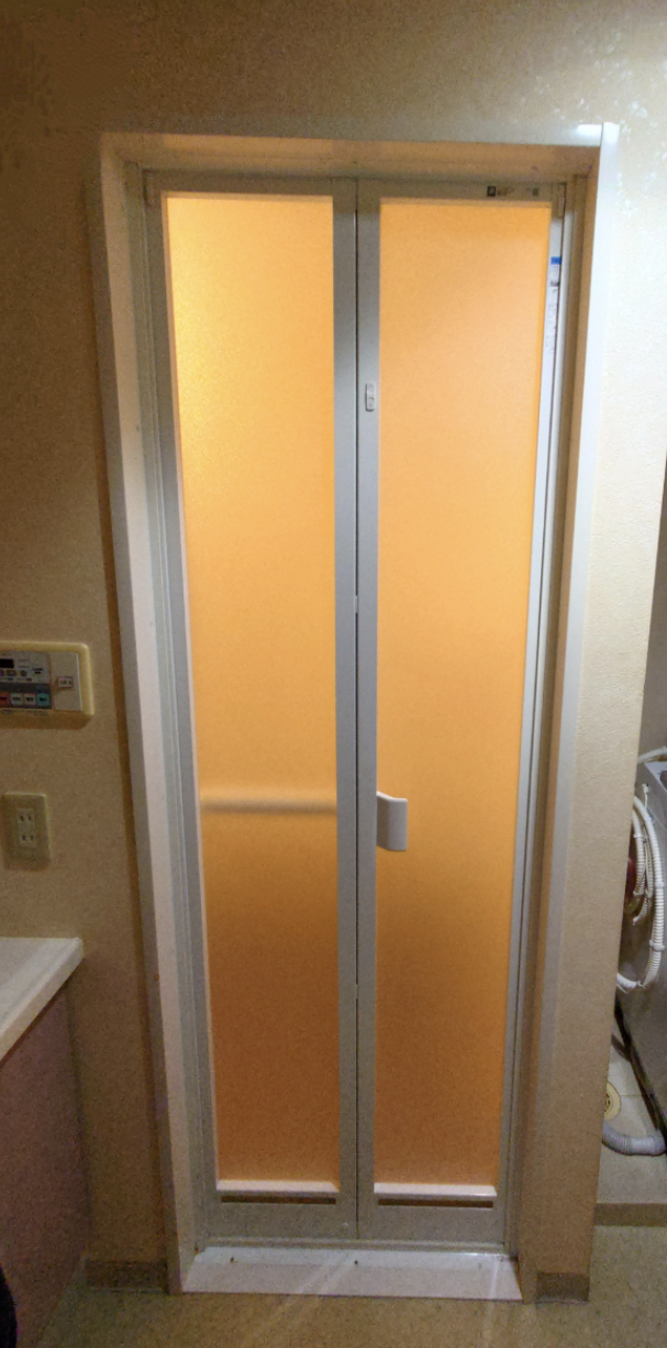 浴室ドア交換 | 千葉市緑区｜LIXILリフォームショップ
